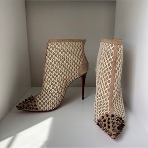 🚫 SOLD 🚫 Christian Louboutin Guni Boot 37.5 Beige 100mm